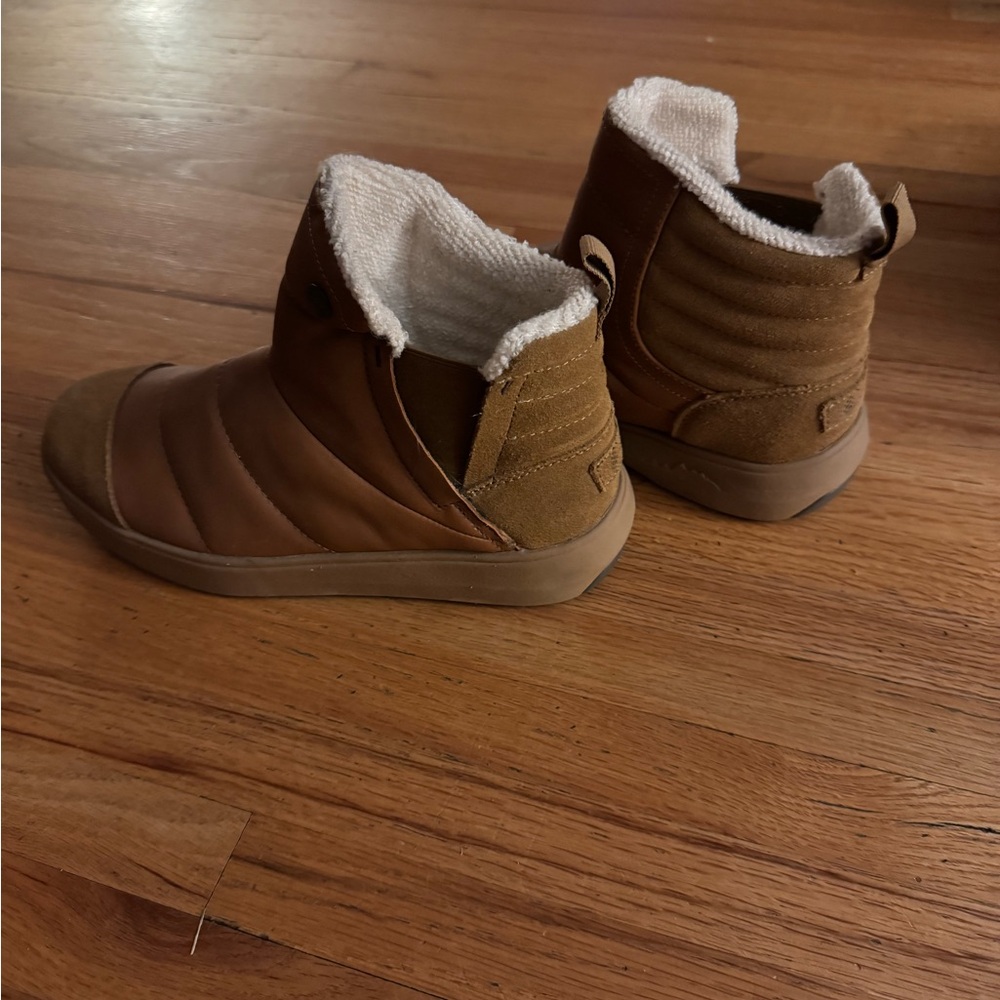 Stio Tan Winter Boots